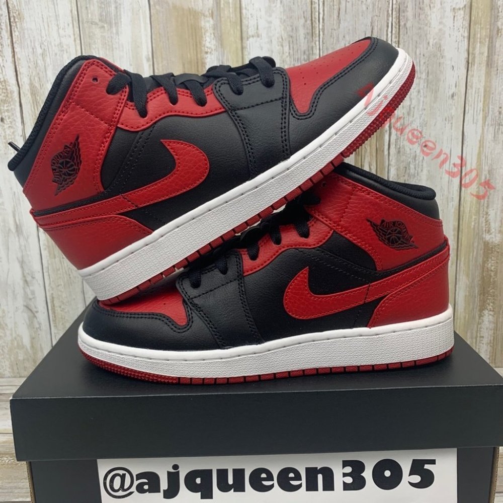 Air Jordan 1 Mid Banned GS - Picture 2 of 6